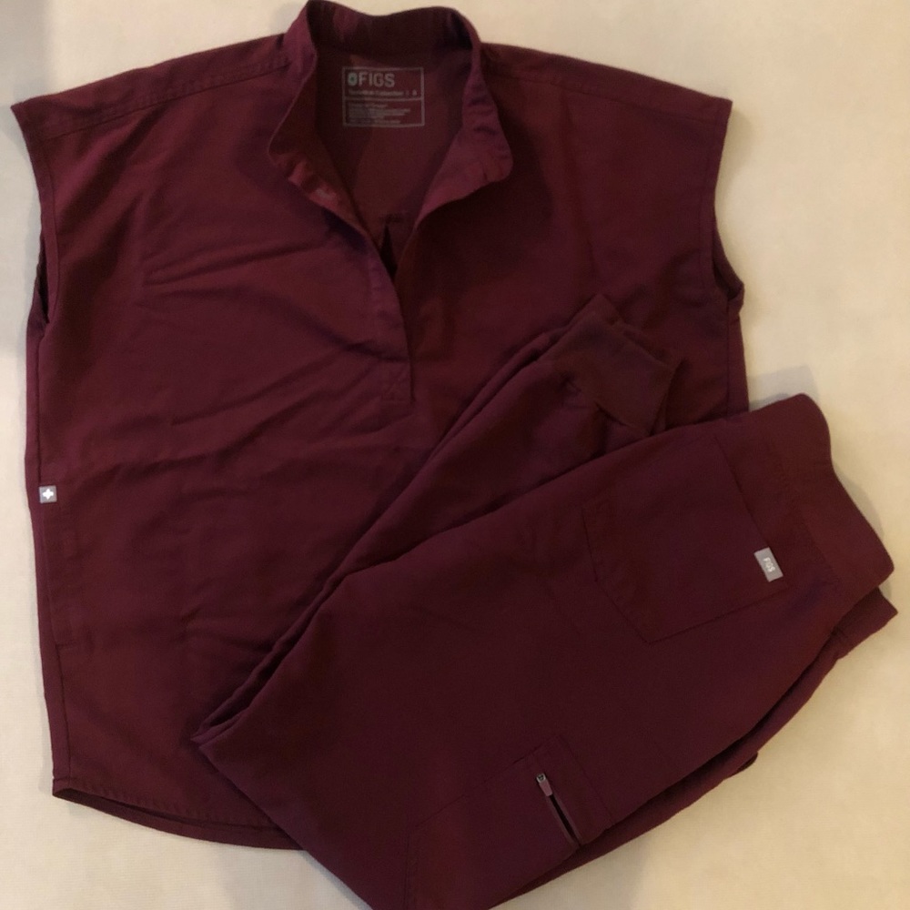 FIGS Burgundy Scrub Set